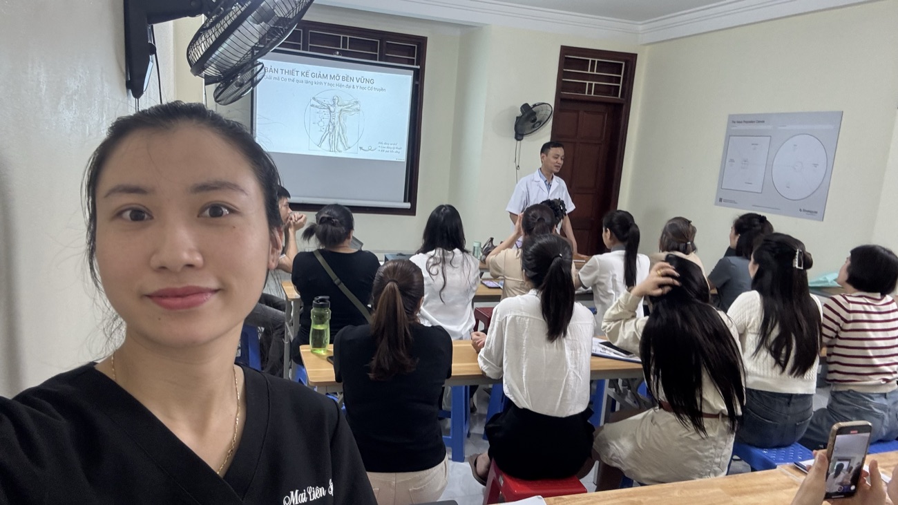 Lớp đào tạo bấm huyệt giảm béo cùng chuyên gia Y học tại Mai Liên