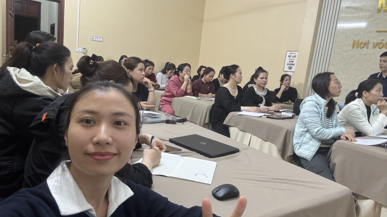 Lớp đào tạo nghề bấm huyệt giảm béo đông học viên nữ